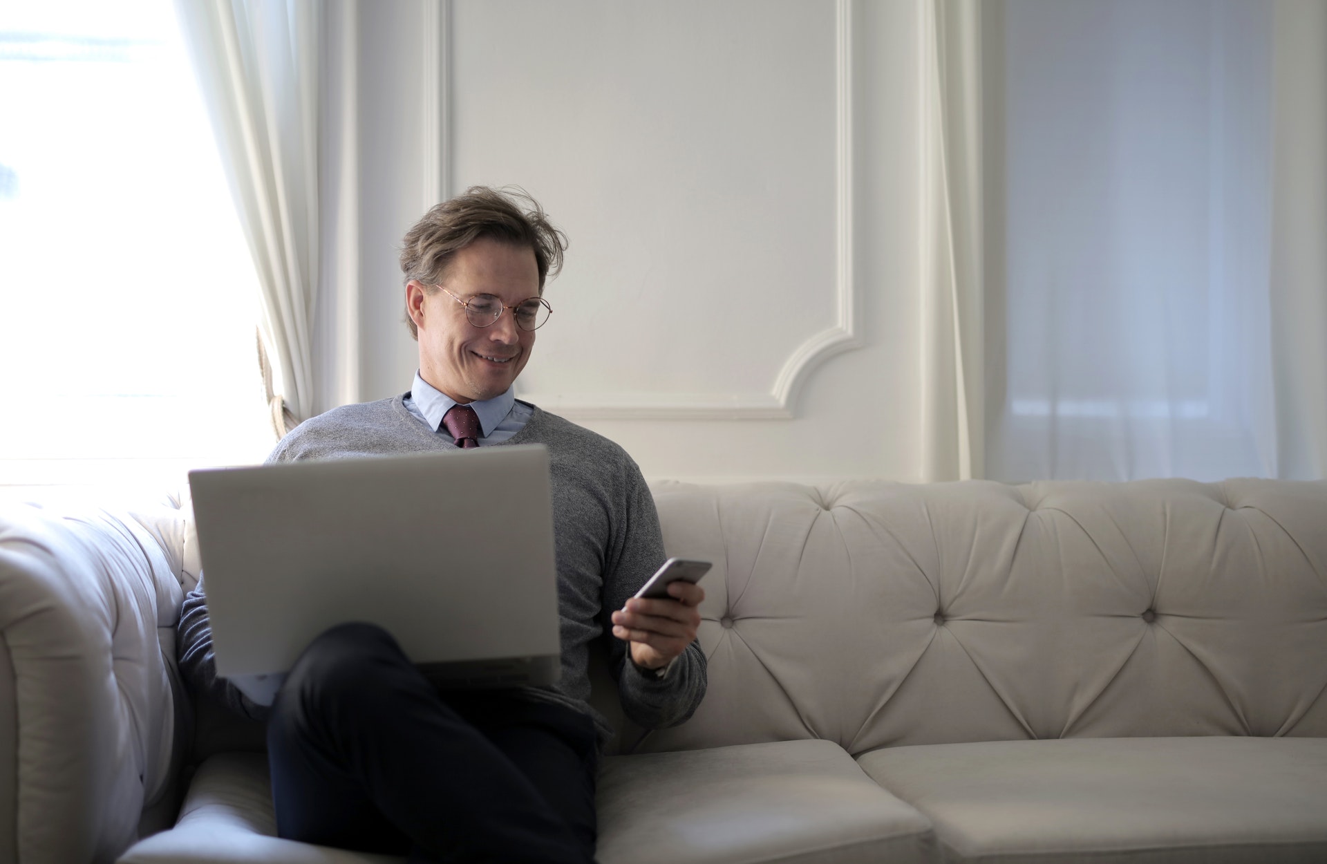 man-people-relaxation-laptop-3931327