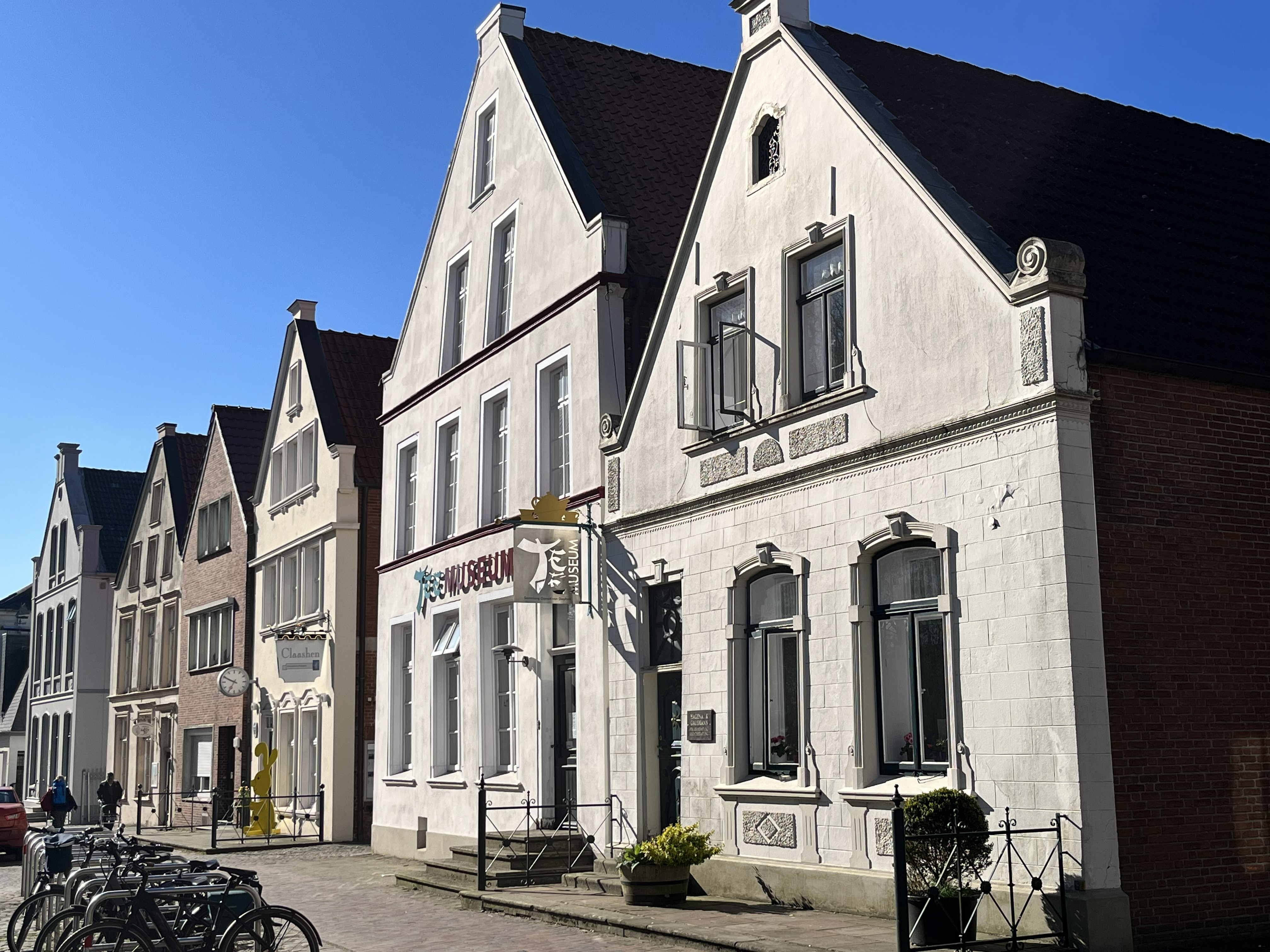 Kanzleigeb&auml;ude der Hagena Steuerberatung in Norden, Ostfriesland &ndash; Au&szlig;enansicht